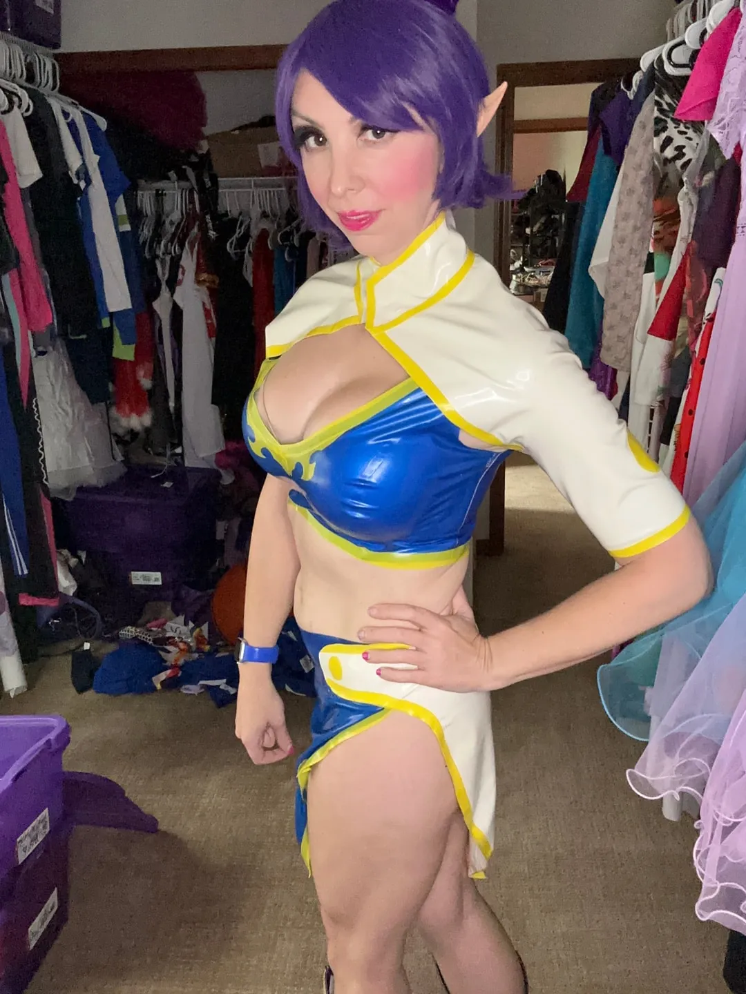 Jerikandra as Judith from Tales of Vesperia with purple hair and pointed ears, in a white and blue latex outfit.